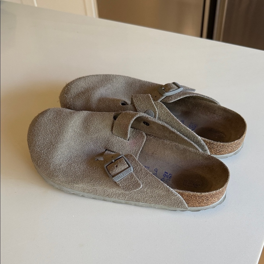 Birkenstock Women's Suede Flats - Light Gray